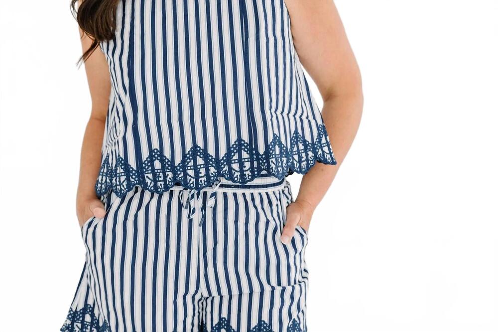 NEW SKIES ARE BLUE striped shorts with embroidery hem in navy-white